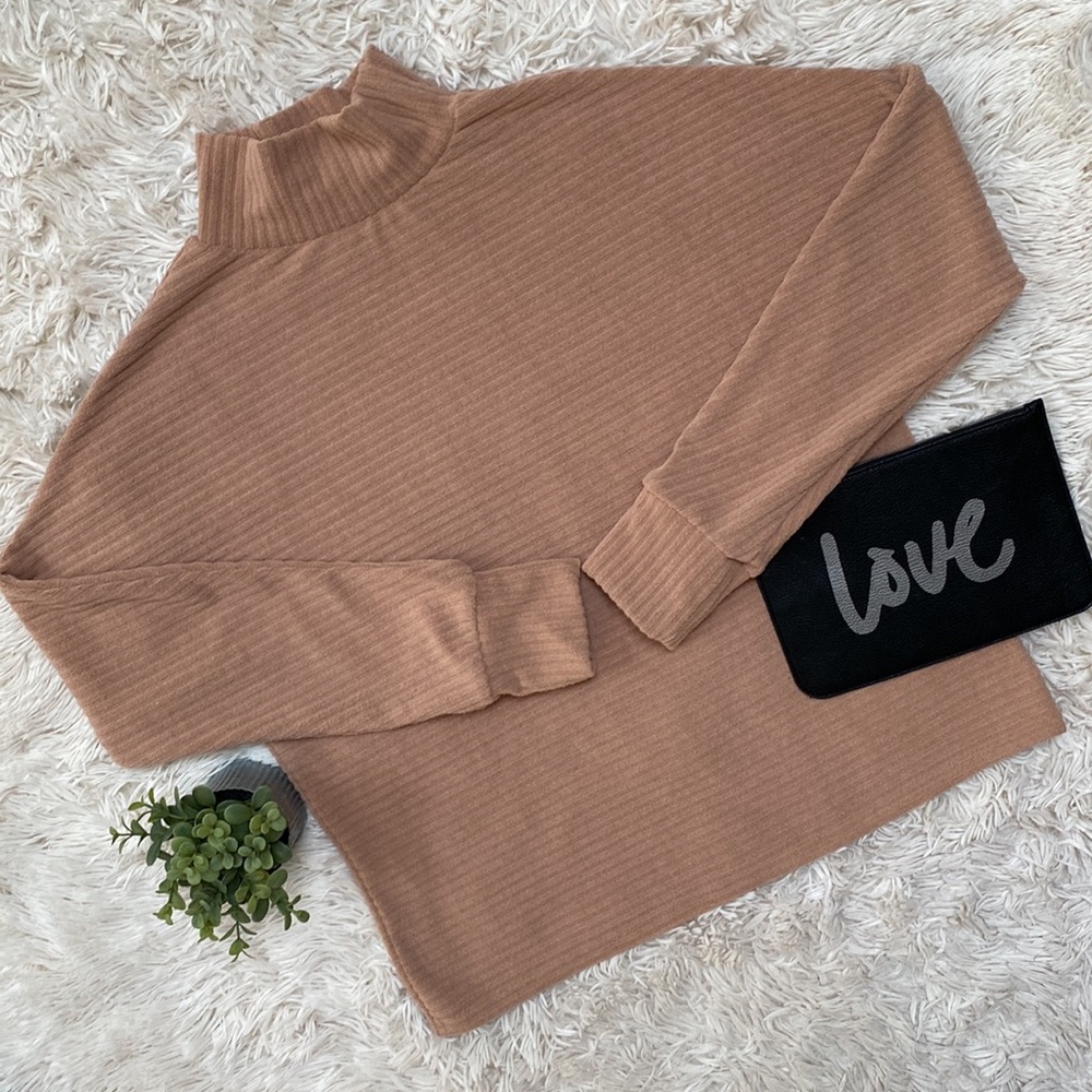 Jenny Boston Mock Neck Ribbed Top 💗 Tan